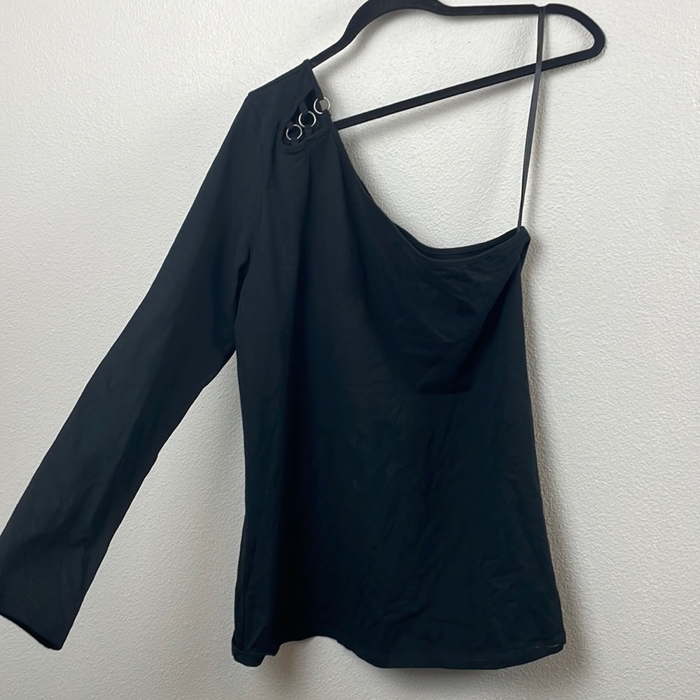 Torrid one shoulder top with metal ring accents size 2x